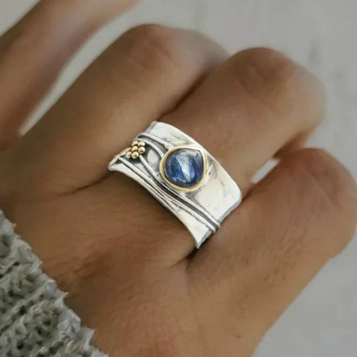 Inés - Vintage Blue Sapphire Ring in Gold-Plated Silver