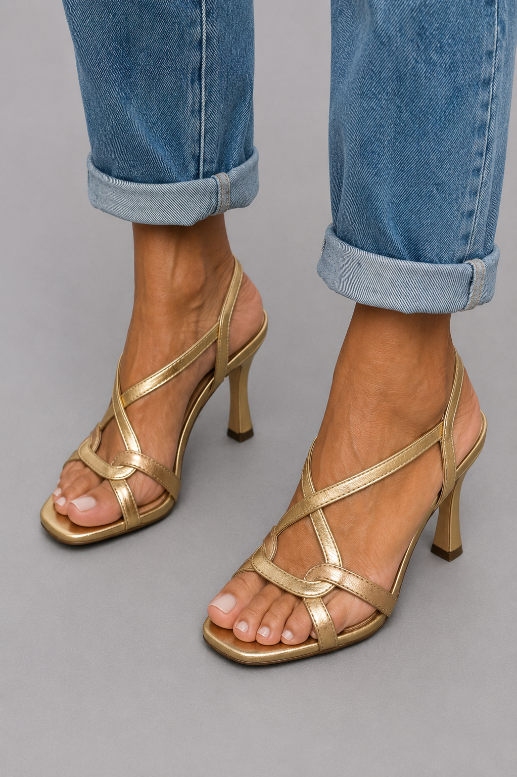 Cassie – Sandalias doradas elegantes con tacón