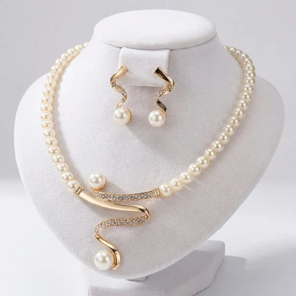 Almudena - Necklace and Earrings Set with Natural Pearls