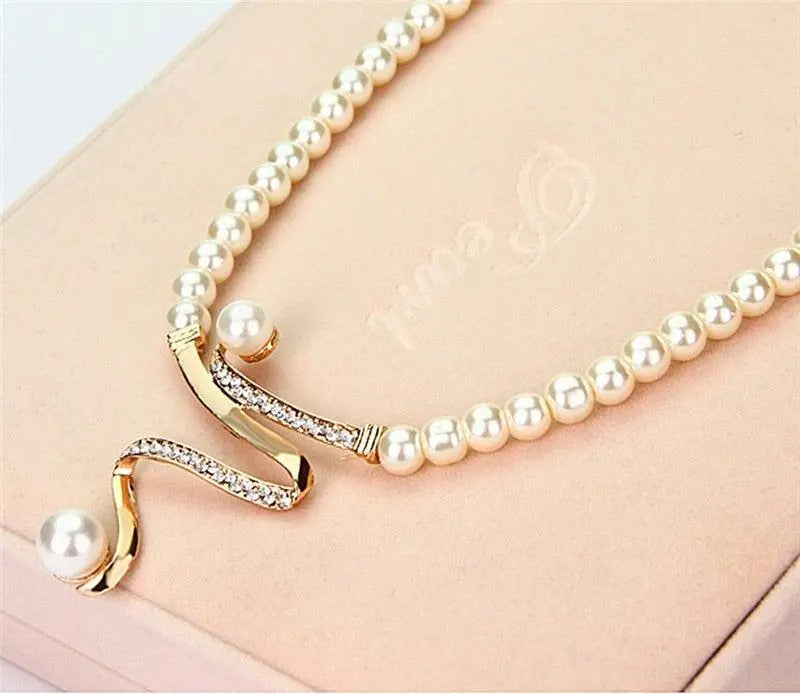 Almudena - Necklace and Earrings Set with Natural Pearls