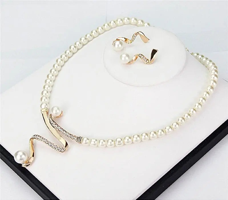 Fabiola - Natural Pearl Necklace and Earring Set