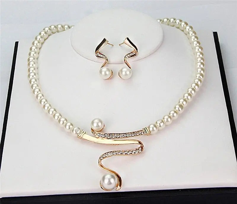 Fabiola - Natural Pearl Necklace and Earring Set