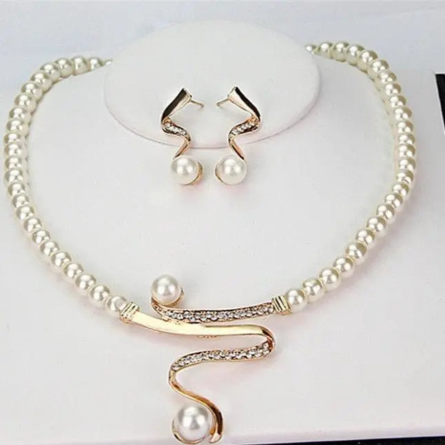 Fabiola - Natural Pearl Necklace and Earring Set
