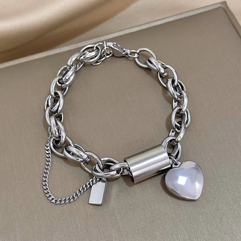 Guadalupe - Gold Heart Charm Bracelet