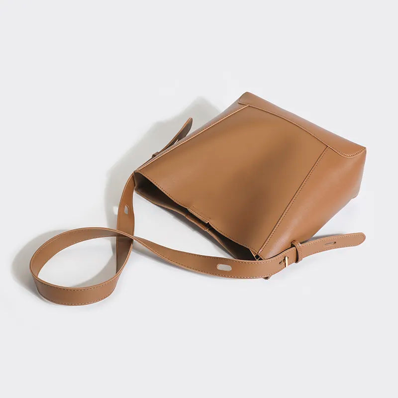 BORSA A TRACOLLA IN PELLE - AVERY