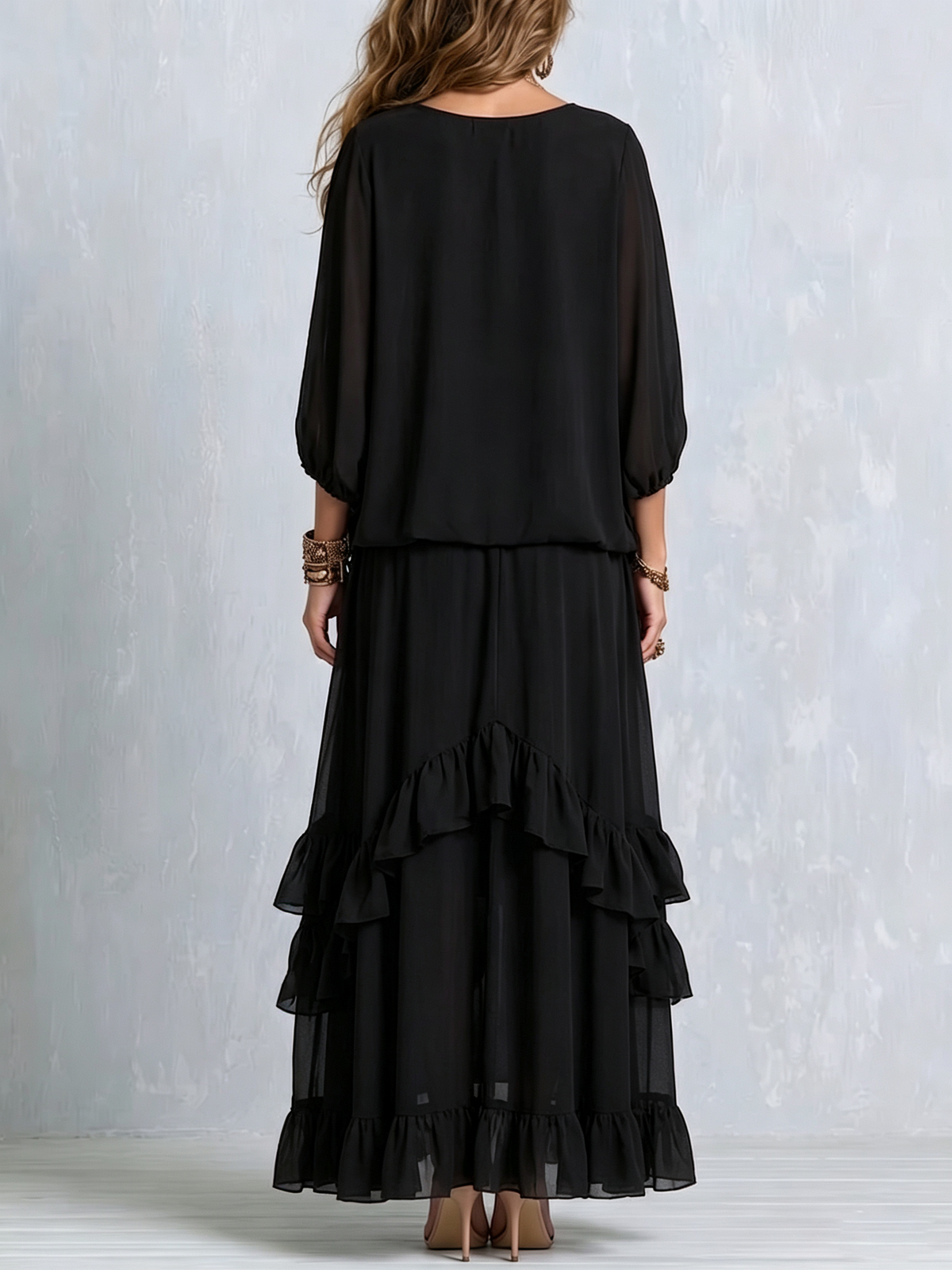 Elvira | Top V-neck in Chiffon Nero con Frange Abbinato a un Set di Gonna a Strati con Volant