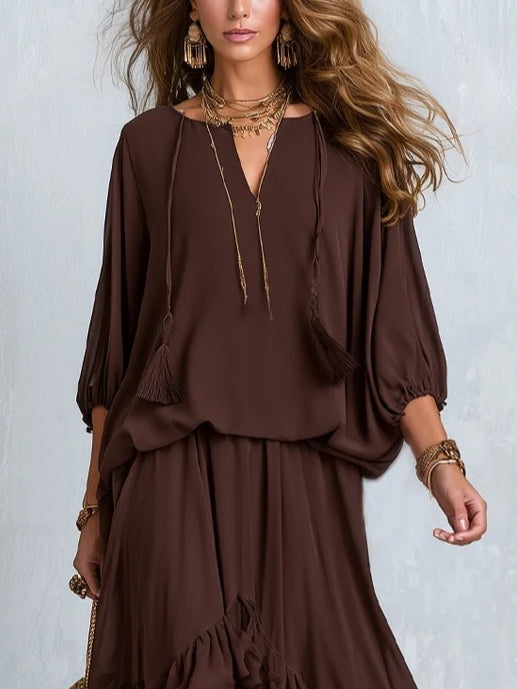 Manuela | Top in Chiffon Marrone con Frange e Scollo a V Abbinato a una Gonna a Strati con Volant