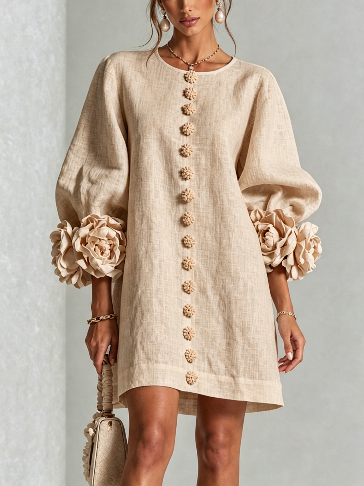 Ambra | Minivestido de mezcla de lino con puños de rosa, beige