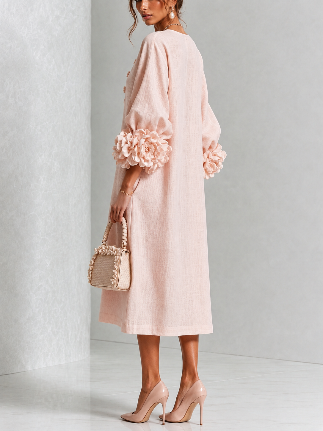 Vestido midi floral rosa con botones y mangas extravagantes
