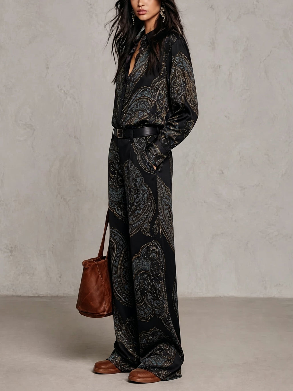 Doriana | Completo di Camicia a Maniche Lunghe in Satin con Stampa Paisley Borgogna-Porpora e Pantaloni a Gamba Larga