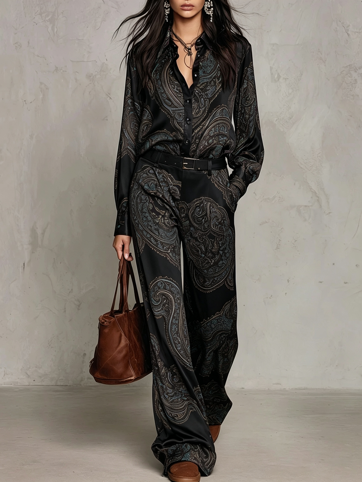 Doriana | Completo di Camicia a Maniche Lunghe in Satin con Stampa Paisley Borgogna-Porpora e Pantaloni a Gamba Larga