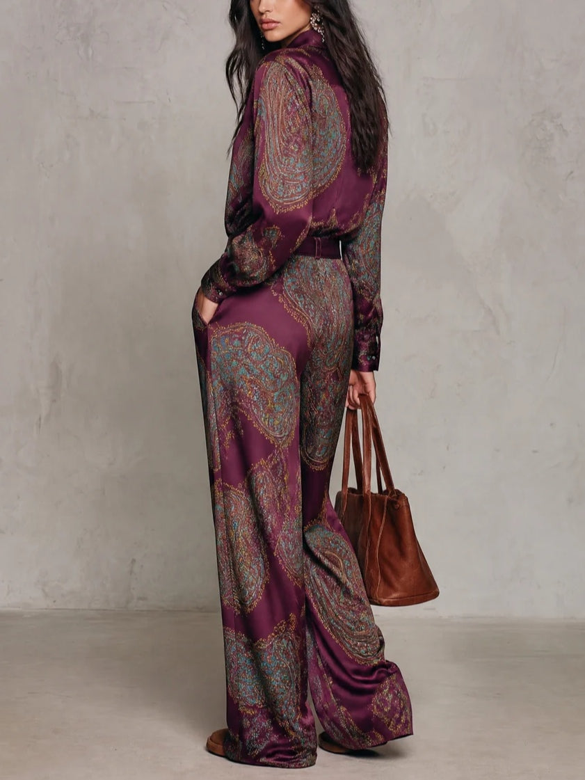 Doriana | Completo di Camicia a Maniche Lunghe in Satin con Stampa Paisley Borgogna-Porpora e Pantaloni a Gamba Larga