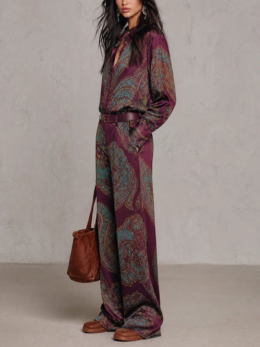 Doriana | Completo di Camicia a Maniche Lunghe in Satin con Stampa Paisley Borgogna-Porpora e Pantaloni a Gamba Larga