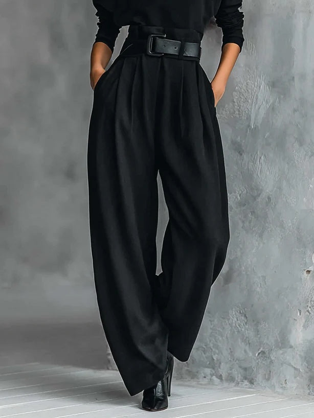 Ginevra | Completo con Collo Alto Nero e Pantaloni Dritti