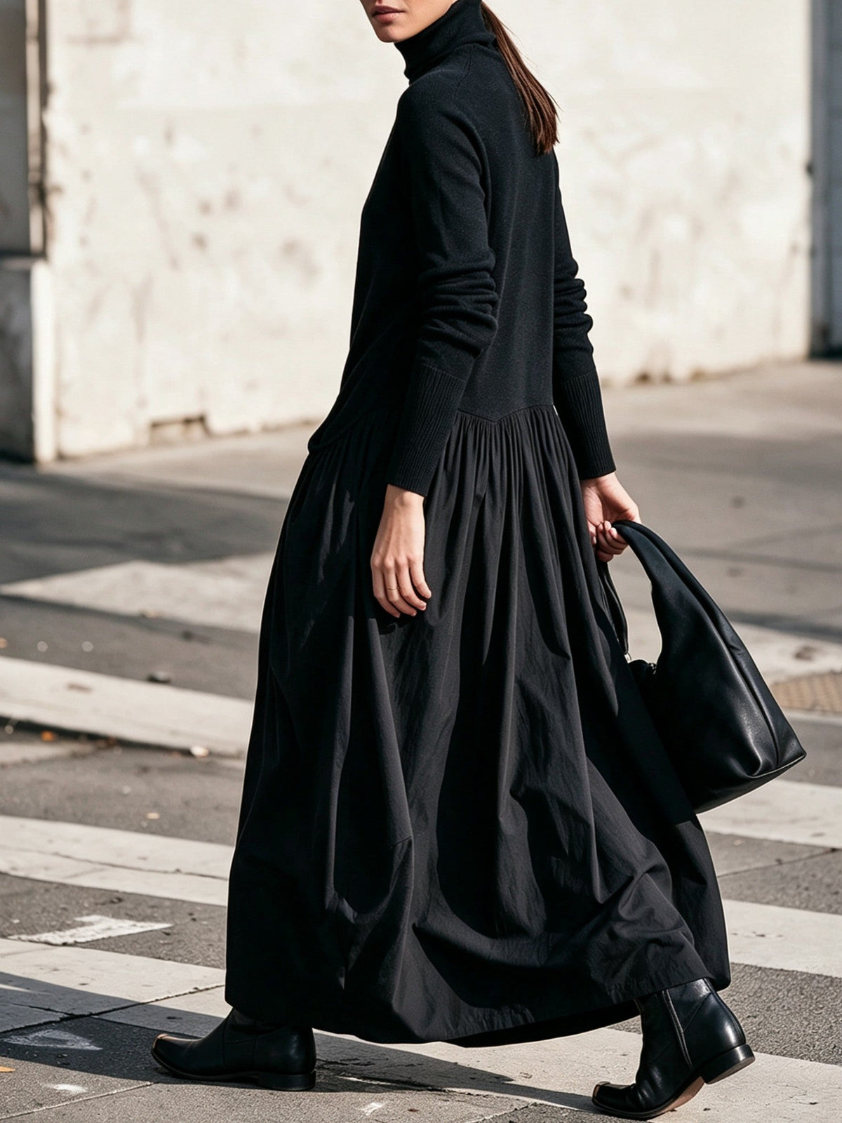 Fiorenza | Abito Maxi Oversize Nero con Collo Alto e Dettaglio Tasche