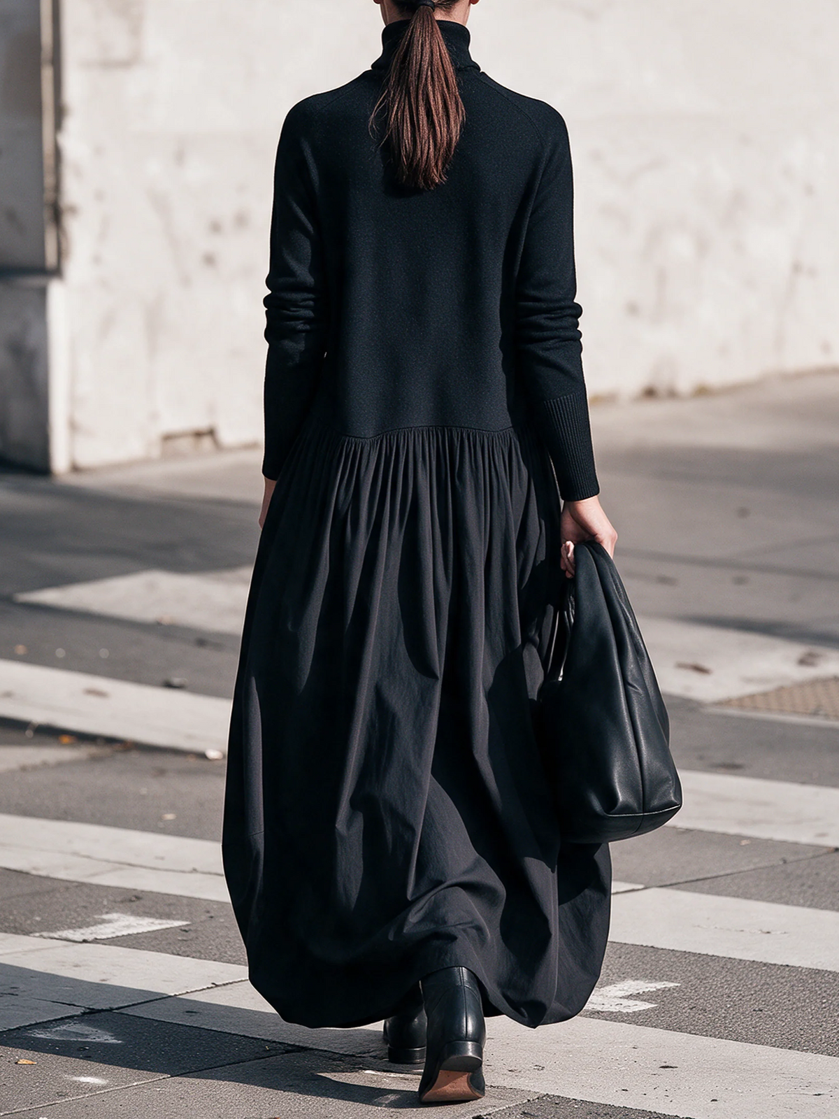 Fiorenza | Abito Maxi Oversize Nero con Collo Alto e Dettaglio Tasche