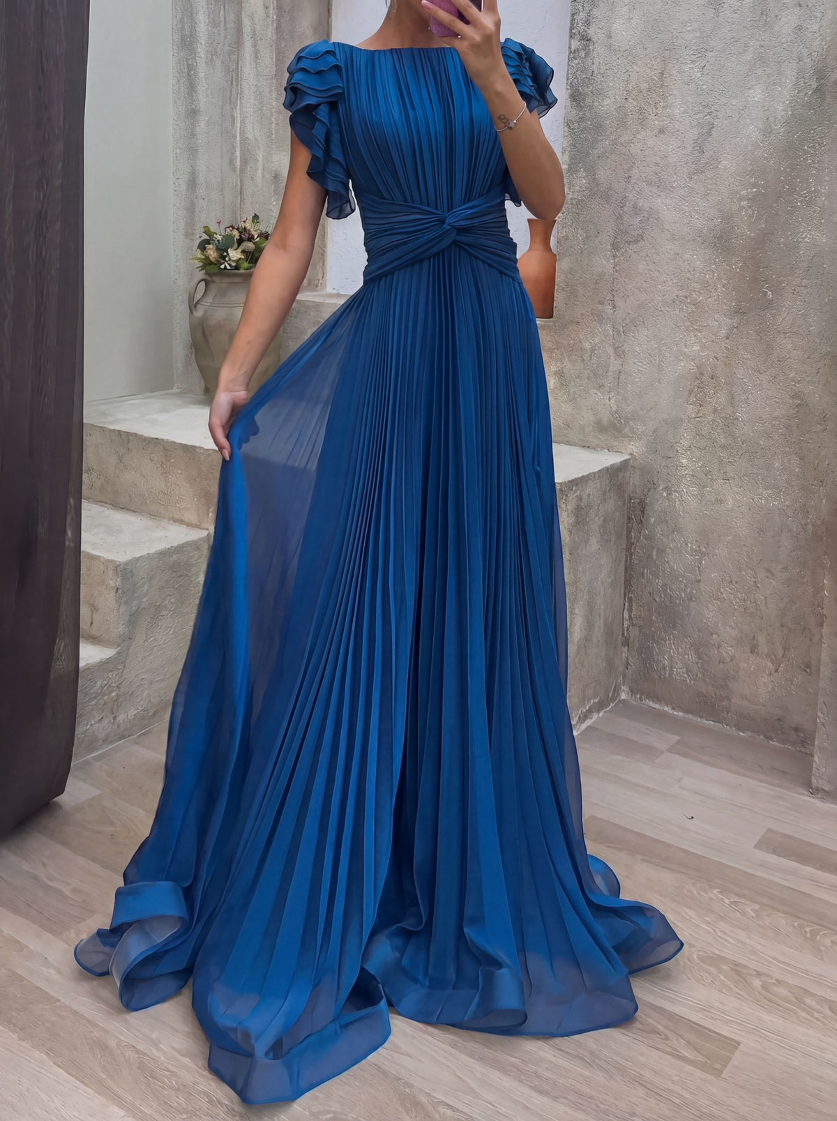Pleated dress with knotted detail