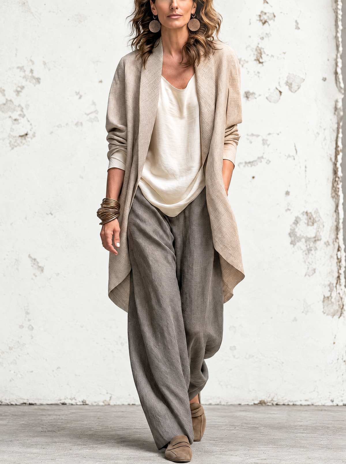 Costanza | Completo tre pezzi beige e grigio, casual a strati, con pantaloni a palazzo, elegante