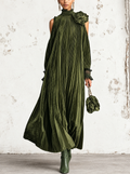 Mariangela | Abito Maxi Plissettato Verde Oliva con Dettaglio Floreale sulle Spalle