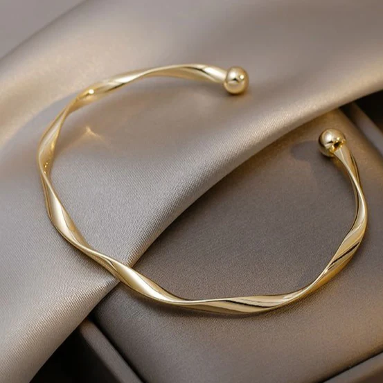 Marisol - Elegant Gold Bracelet