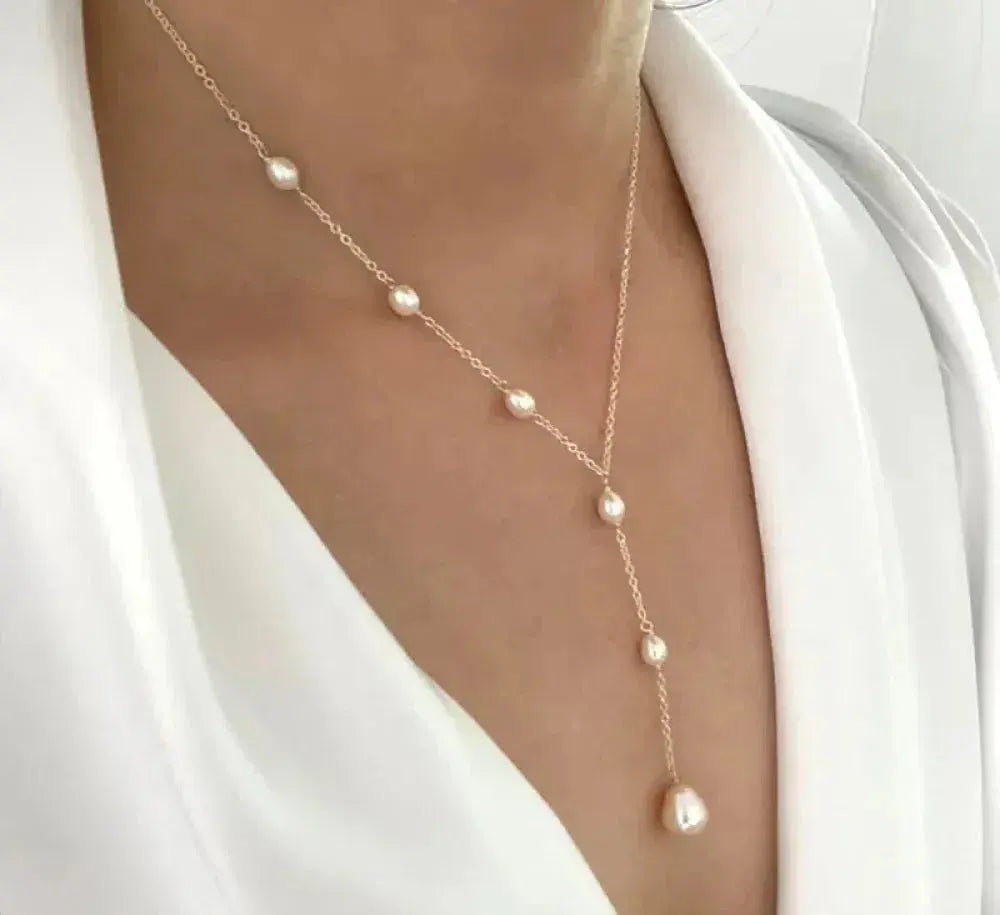 Remedios - Elegant Vintage Necklace with Pendant and Pearls